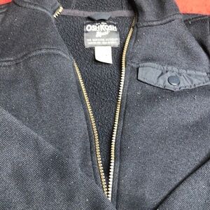 Osh Kosh B’gosh Navy Blue hooded sweater w/ two pockets Size 7/7A Boys